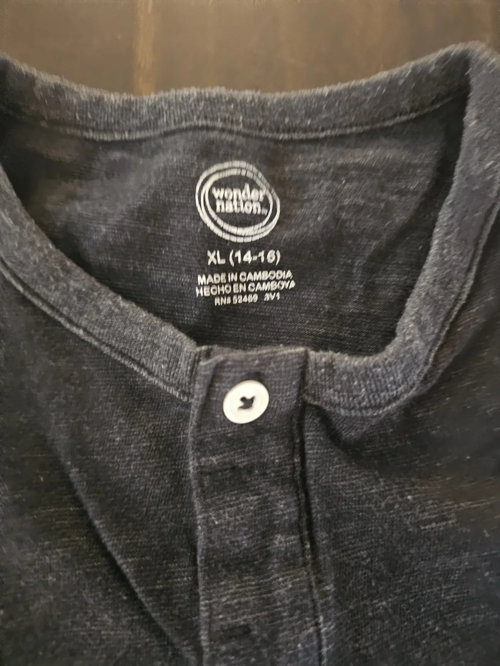 wonder nation Men's Short-Sleeve Henley Tee in Dark Grey